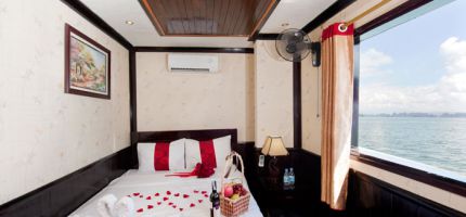 Hhoneymoon-cabin1