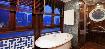 Au Co Suite bathroom