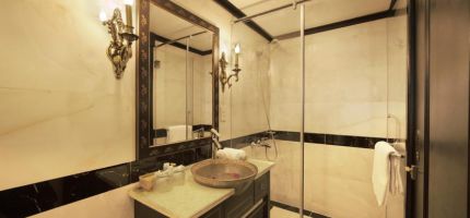 Bathroom Suite cabin