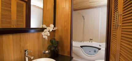 Bathroom Suite Cabin