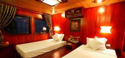 Twin bed ocean view