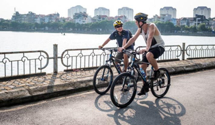 Cycling-around-Westlake14701