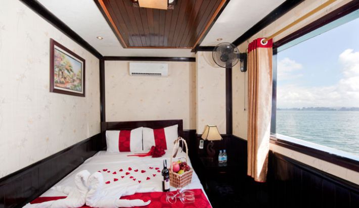 Hhoneymoon-cabin1