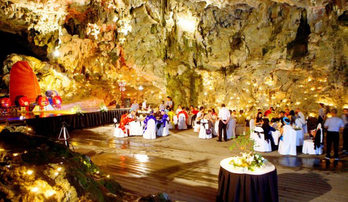 Dinner in cave