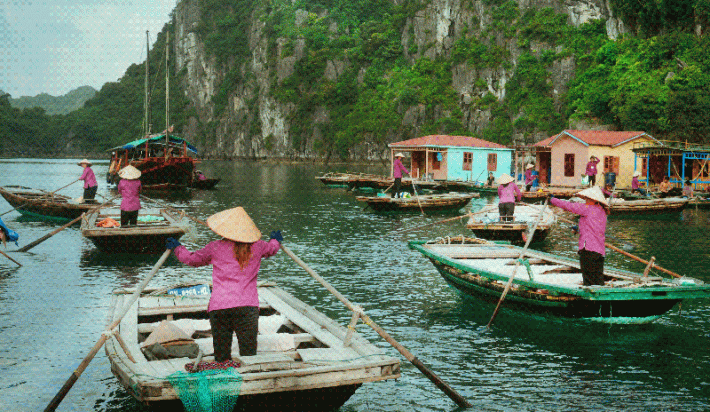 Floating village tour