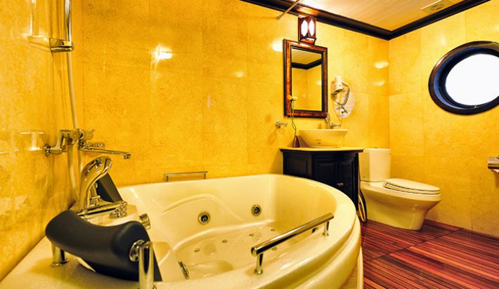 Bathroom Suite cabin