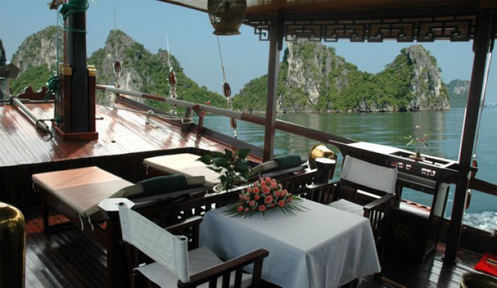Restaurant on junk