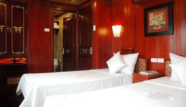 Twin bed cabin