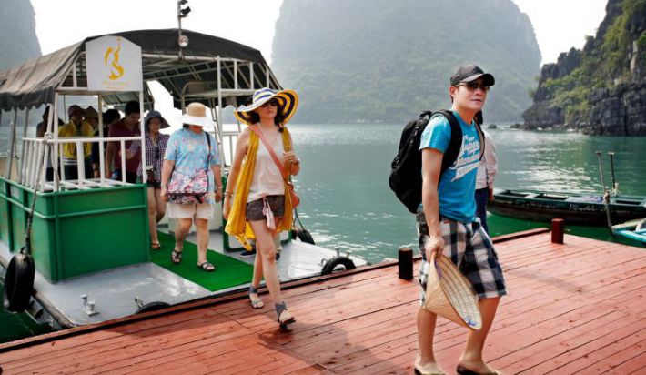 Floating village tour