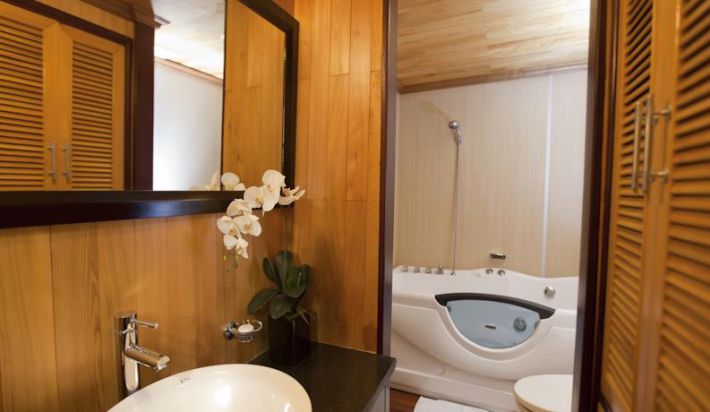 Bathroom Suite Cabin