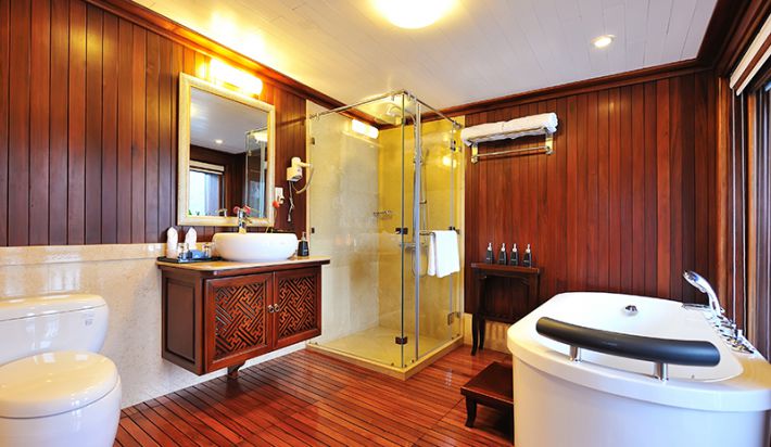 Bathroom Superior Suite
